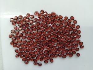 Granate Rojo Natural de 4x5 mm, Gema Ovalada en Cabujón Suelta para la Fabricación de Joyas - Product Image 2