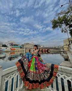 Último diseñador Navratri Muselina especial Algodón Impreso digital y espejo real Trabajo Lehenga Choli con espejo real Trabajo Dupatta - Product Image 2