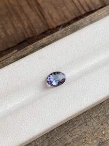 Loupe de couleur bio naturelle 8x6mm-Tanzanite propre super incroyable pierre de coupe ovale 1.11 carats non chauffée col de paon Zoisite bleu vert - Product Image 2