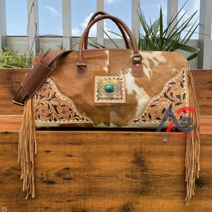 Sac de sport à franges de grande capacité pour unisexe Style luxe cuir de vachette usiné pierre turquoise durable pour voyage de week-end en plein air - Product Image 1