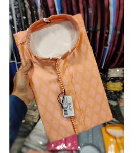 Kurta de luxe en jacquard de soie douce pour hommes conçu avec un ajustement confortable pour le fournisseur indien de mode ethnique - Product Image 3