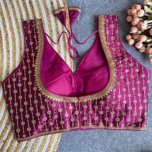 Blusa Étnica Banarasi de Seda Cosida Lista para Usar con Hermoso Trabajo Artesanal y Dori en la Parte Posterior, Blusa de Sari de Seda para Fiesta de Novia - Product Image 5