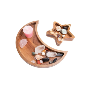 Plateau décoratif en bois au look élégant Assiette de service en bois massif de qualité exclusive Forme de lune de fabrication en Inde - Product Image 1