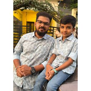 Personnalisé 2025 Festival d'été frères et sœurs Combo chemise pour papa et fils coton garçon/hommes famille correspondant tenues personnalisées en Inde - Product Image 4