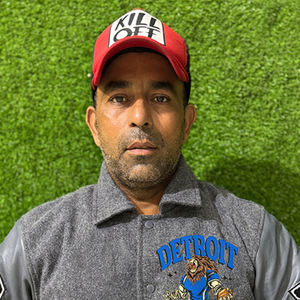 เสื้อแจ็คเก็ตบอมเบอร์ผู้ชายคุณภาพสูง ผ้าเคลือบอย่างดี ดีไซน์ปักลาย ปกคอพับ แขนเสื้อแบบ Letterman สไตล์สตรีทแฟชั่นสำหรับฤดูใบไม้ร่วงและฤดูหนาว - Product Image 4