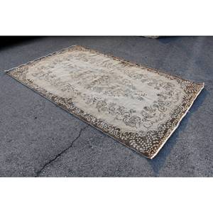 Alfombra turca vintage de gran superficie, 5,7x9,6 pies, material de lana beige marrón clásico, retales de látex para pasillo, dormitorio, mesita de noche - Product Image 2