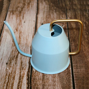 L'arrosoir parfait pour votre jardin Ocean Breeze Arrosoirs bleus élégants pour une croissance luxuriante - Product Image 2