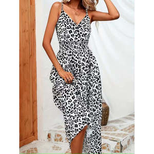 Robe longue maxi pour femme Jane's, à bretelles spaghetti, col cache-cœur, imprimé léopard, taille élastique, en tissu tricoté de qualité supérieure, pour un usage décontracté - Product Image 1