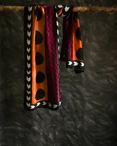 कस्टम उच्च गुणवत्ता वाली लक्जरी रेशम स्कार्फ 4 सीज़न भारत में भारतीय आपूर्तिकर्ता से महिलाओं के लिए नए फैशन मुद्रित वर्ग स्कार्फ