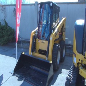 Cargadora compacta usada Gehl R220 de 2 toneladas con bomba hidráulica Denison, año 2001, origen EE. UU., probada e inspeccionada, en venta. - Product Image 3
