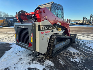 รถตักล้อยาง Takeuchi TL12V-2 ราคาประหยัด พร้อมมอเตอร์แบบตีนตะขาบ พร้อมใช้งานสำหรับงานเคลียร์พื้นที่ กำจัดพุ่มไม้หนา และเตรียมพื้นที่ก่อสร้าง - Product Image 3