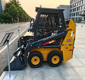 Chargeuse compacte multifonction XC7 SR04 diesel avec accessoires pour chargeuse frontale, moteur à engrenages PLC - Haute efficacité TOP - Product Image 3