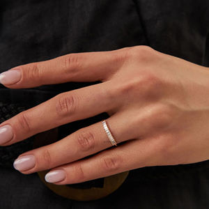 สายรัดสำหรับผู้หญิงแบบยาวครึ่งชั่วนิรันดร์สีขาวทึบพร้อมใบยาว - Product Image 3