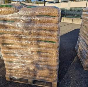 Pellets de madera de biomasa de pino Briquetas de leña de invierno Patrón de aserrín Empaquetado en bolsas. - Product Image 4