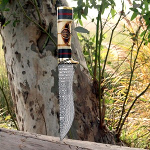 Cuchillo de caza de acero de Damasco de hoja fija hecho a mano personalizado con mango de madera grabado y Funda de cuero OEM - Product Image 2