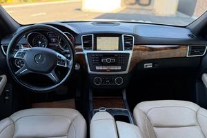 สภาพดีเยี่ยม รถมือสอง ปี 2015 เมอร์เซเดส-เบนซ์ GL350 BlueTEC - Product Image 5