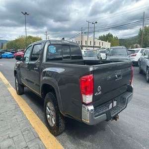 Camioneta Usada de Doble Cabina 4x4 a Gasolina, Modelo 2025, en Venta, en Buenas Condiciones, Bajo Kilometraje - Product Image 5