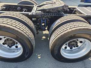 Camión Tractor Diésel de Servicio Pesado 6x4 con Cabina Dormitorio, Listo para Exportación, para Transporte de Carga en Carretera a Larga Distancia - Product Image 5