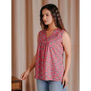 Top Corto de Algodón Transpirable Rosa con Estampado de Bloques Mulmul y Tejido Butti - Product Image 4