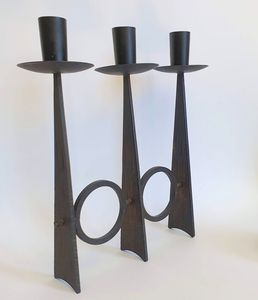 Candelabros decorativos de metal rústico con detalles hechos a mano para mejorar los ajustes tradicionales del hogar - Product Image 3
