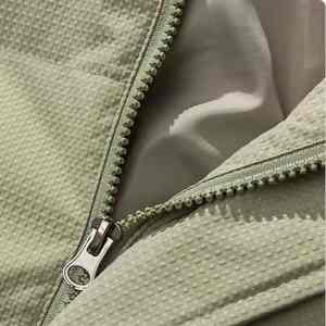 Veste d'hiver à long col montant avec logo sur le devant imperméable et coupe-vent respirant en coton à capuche décontracté pour hommes - Product Image 3