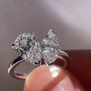 Anillo Toi Moi Clásico Chapado en Oro con Moissanita Corte Marquesa Color D VVS, Plata de Ley 925, Regalo de Boda para Mujer, Joyería Única - Product Image 1