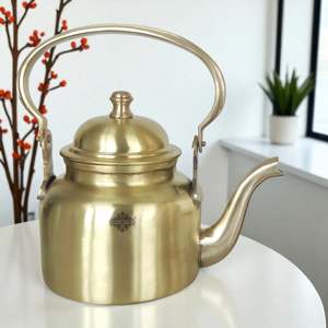 Tetera de Diseño con Tapa y Asa, de Latón Puro, para Servir Té y Café - Product Image 2