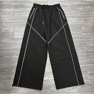 <span class=keywords><strong>Tuta</strong></span> Sportiva da <span class=keywords><strong>Uomo</strong></span> Personalizzata con Strisce Riflettenti in Nylon, Set Nero Casual Oversize con <span class=keywords><strong>Giacca</strong></span> con Zip e Pantaloni per <span class=keywords><strong>Uomo</strong></span> - Product Image 4