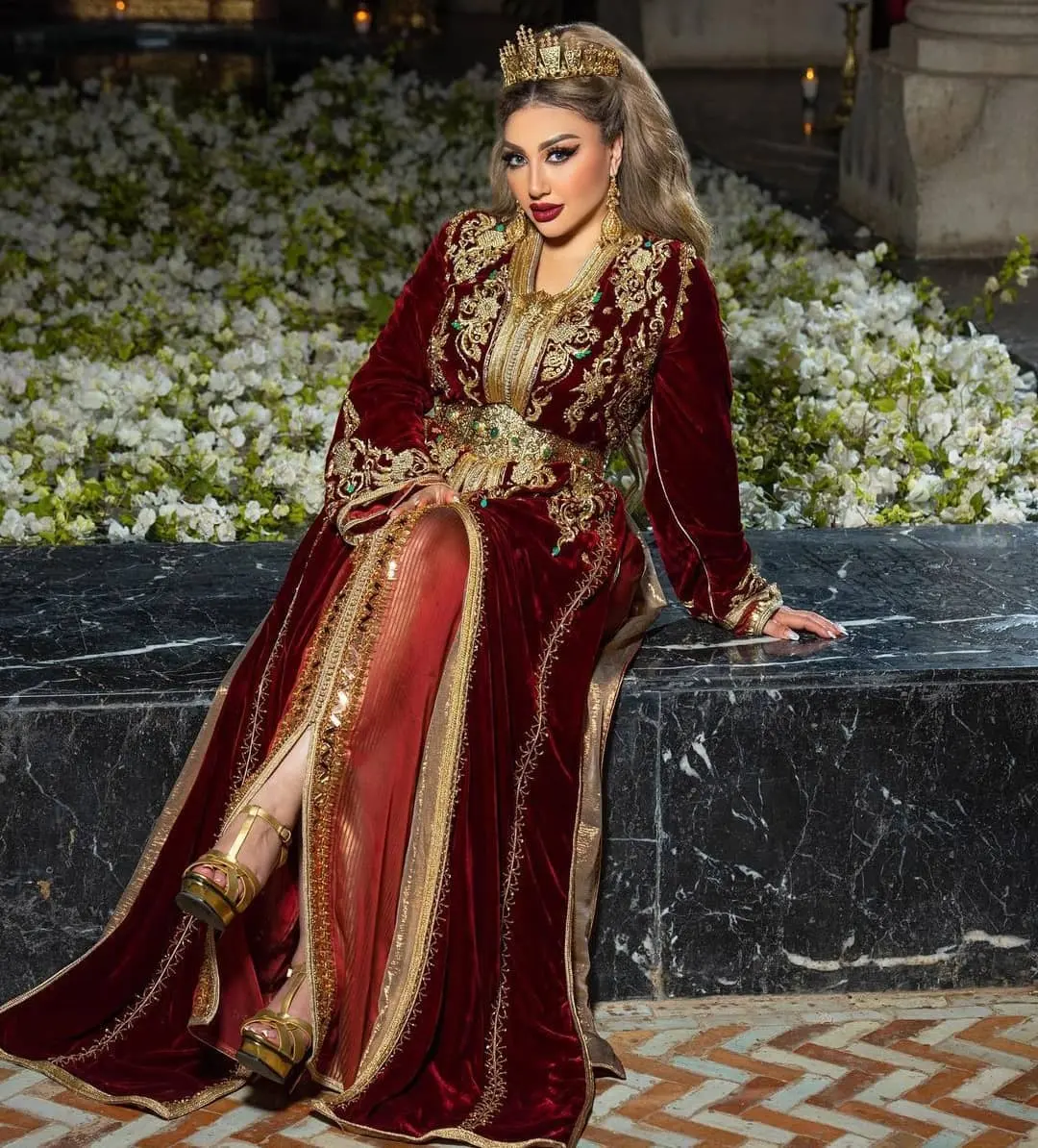 Marok kanis cher Kaftan aus Samt und Seide mit goldener Handarbeit für Hochzeit und Party