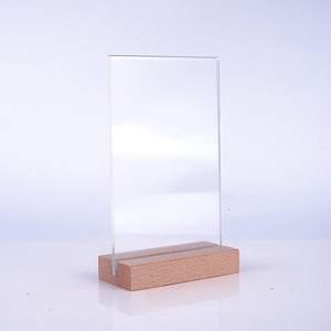 Support de menu en acrylique transparent en forme de T, support de table pour affichage de portrait, avec base en bois pour mariage - Product Image 5