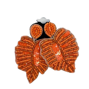 Elegantes pendientes de hoja hechos a mano en diseño de bordado de cuentas multicolor para chicas hermosas y mujeres de moda - Product Image 1