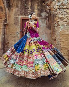 Designer beurre soie Lehenga Choli ensemble impression numérique avec miroir travail belle femme indienne lourde travail à la main dentelle Dupatta - Product Image 5