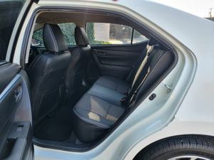 Toyota Corolla SUV 2015 Usado en Buen Estado, Automático, con Volante a la Izquierda, Asientos de Cuero, Neumáticos R18, Techo Panorámico, Faros LED - Product Image 5