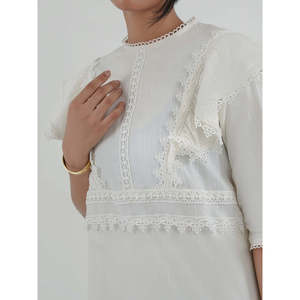 Robe en coton HIDEO, texture régulière, coupe confortable, silhouette ample, col rond, manches trois quarts, taille naturelle, tissu tissé - Product Image 2