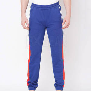 Pantalones ligeros para hombre diseñados para uso informal ajuste cómodo con acabado limpio y diseño minimalista - Product Image 1