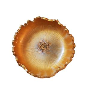 Bol en verre décoratif doré avec bords de pétales texturés Pièce maîtresse de luxe - Product Image 1