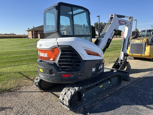 Mini-excavatrice sur chenilles Bobcat L42 avec moteur, pompe hydraulique et bras long pour usage agricole et de construction - Product Image 3