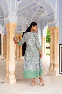 Robe de jardin botanique faite à la main, imprimé floral, longueur mollet, style bohème, mode éthique - Product Image 4