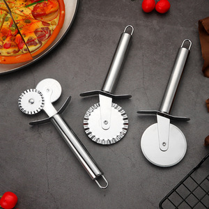 Ruota per <span class=keywords><strong>Pizza</strong></span> classica da 9 pollici con lama affilata che taglia le croste torte protezione per le dita impugnatura di sicurezza per proteggere lavabile in lavastoviglie - Product Image 4