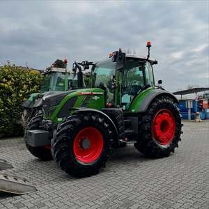 รถแทรกเตอร์มือสอง Fendt 40 แรงม้า ขนาดเล็ก ขับเคลื่อน 4 ล้อ 4x4 รุ่น 1050 Vario เกียร์แบบ Vario  4 สูบ เครื่องยนต์ดีเซล สำหรับใช้งานในฟาร์ม - Product Image 4