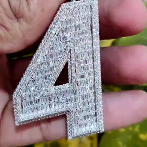 Nouvelle Mode Unisexe 925 Sterling Silver Baguette Cut Pendentifs Mignon Hip Hop Style Glacé Moissanite Diamant Charmes Fine Jewelry - Product Image 3