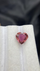 Tourmaline naturelle certifiée, taille cœur, pierre rare, teinte exceptionnelle, qualité de couleur excellente, 5,92 carats, loupe propre - Product Image 3