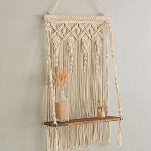 Tapisserie en macramé faite à la main planche en bois tapis en macramé étagère en bois support suspendu étagère en macramé - Product Image 5
