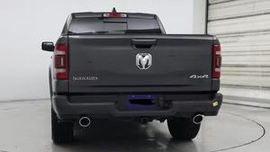 2022 1500 Laramie Crew Cab 5'7" Box 4WD Usado en Excelentes Condiciones - Product Image 6