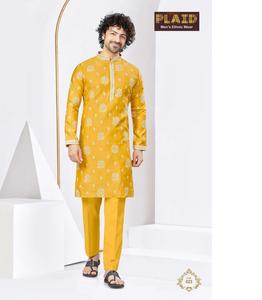 Kurta de Seda Suave y Elegante para Hombre con Acabado Bordado Artesanal - Product Image 1