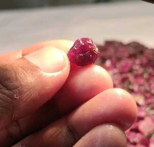 Piedra preciosa de rubí rojo roca natural, rubí en bruto, rubí en bruto, sin cortar, piedras de corindón en bruto de cristal para la fabricación de joyas, - Product Image 4