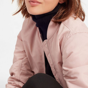Vêtements en gros Blouson aviateur rose à fermeture éclair pour femmes Blouson aviateur pour femmes Nouveau produit Recrutement avec tenue professionnelle - Product Image 3
