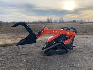 Cargadora Compacta Kubota SCL1000 – Minicargadora de Alto Rendimiento para Construcción y Agricultura - Product Image 4