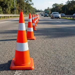 50 cônes de signalisation en PVC de 90 cm, ensemble de barrières de circulation doublement réfléchissantes, produits d'avertissement routier - Product Image 1