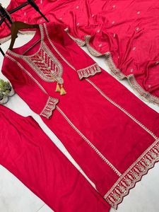 ชุดผ้า Chinonsuit แท้สำหรับผู้หญิงคอลเลคชั่นแฟชั่นงานปักลวดลายพร้อมลายเส้น - Product Image 2